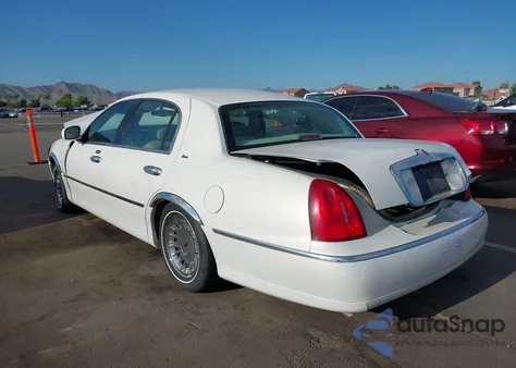 1999 Lincoln Town Car Cartier из США, поврежденный, VIN 1LNHM83W0XY716443